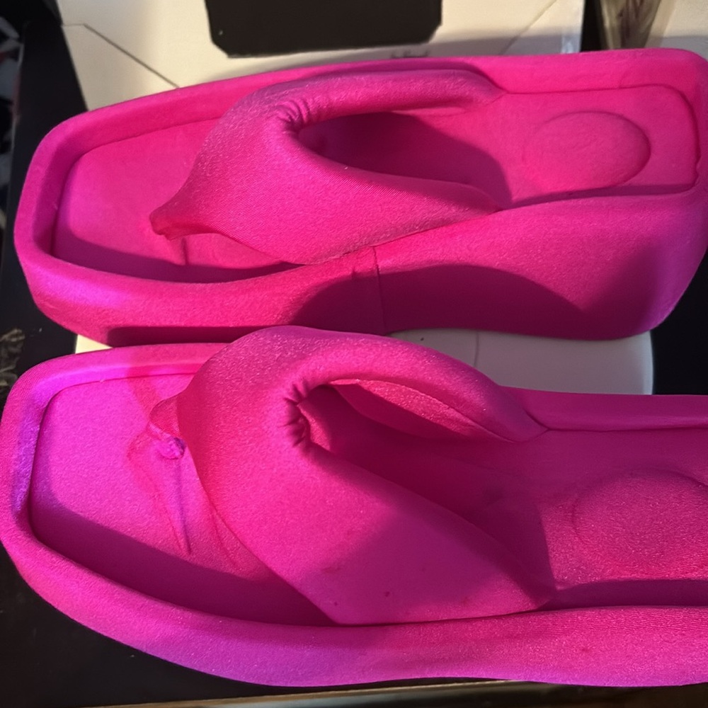 Pink Platform Sandals very soft and comfy size 41 or 8.5 in US - Picture 4 of 5